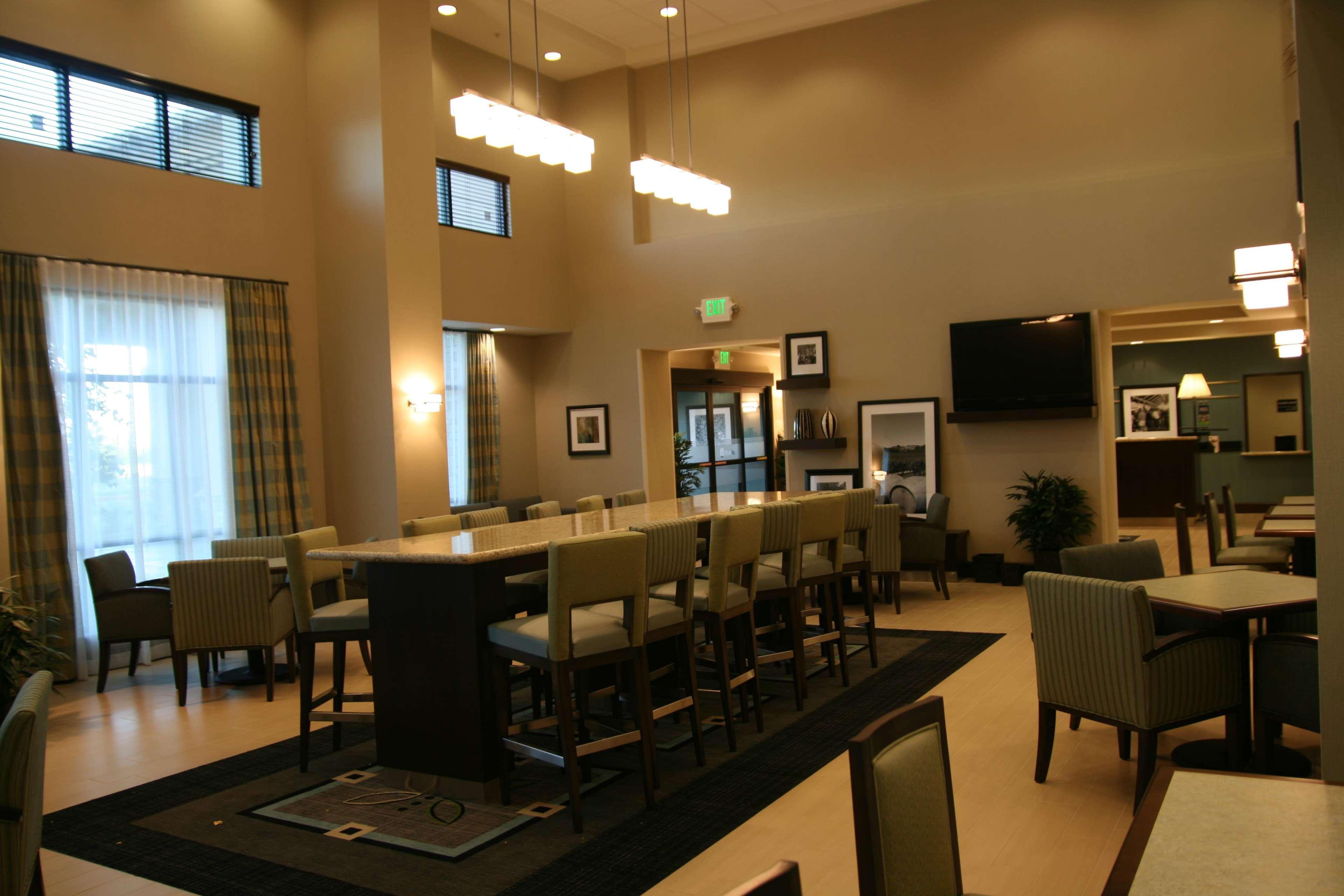 Hampton Inn & Suites Manteca Restaurant photo
